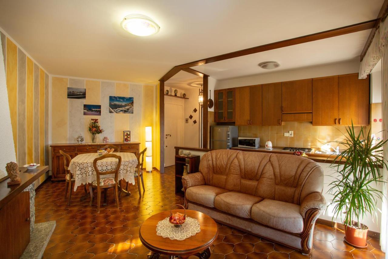 Casa Vacanze Heidi Vista Lago Verbania Exterior photo
